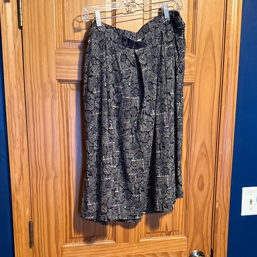 Elegant Black Patterned Skirt